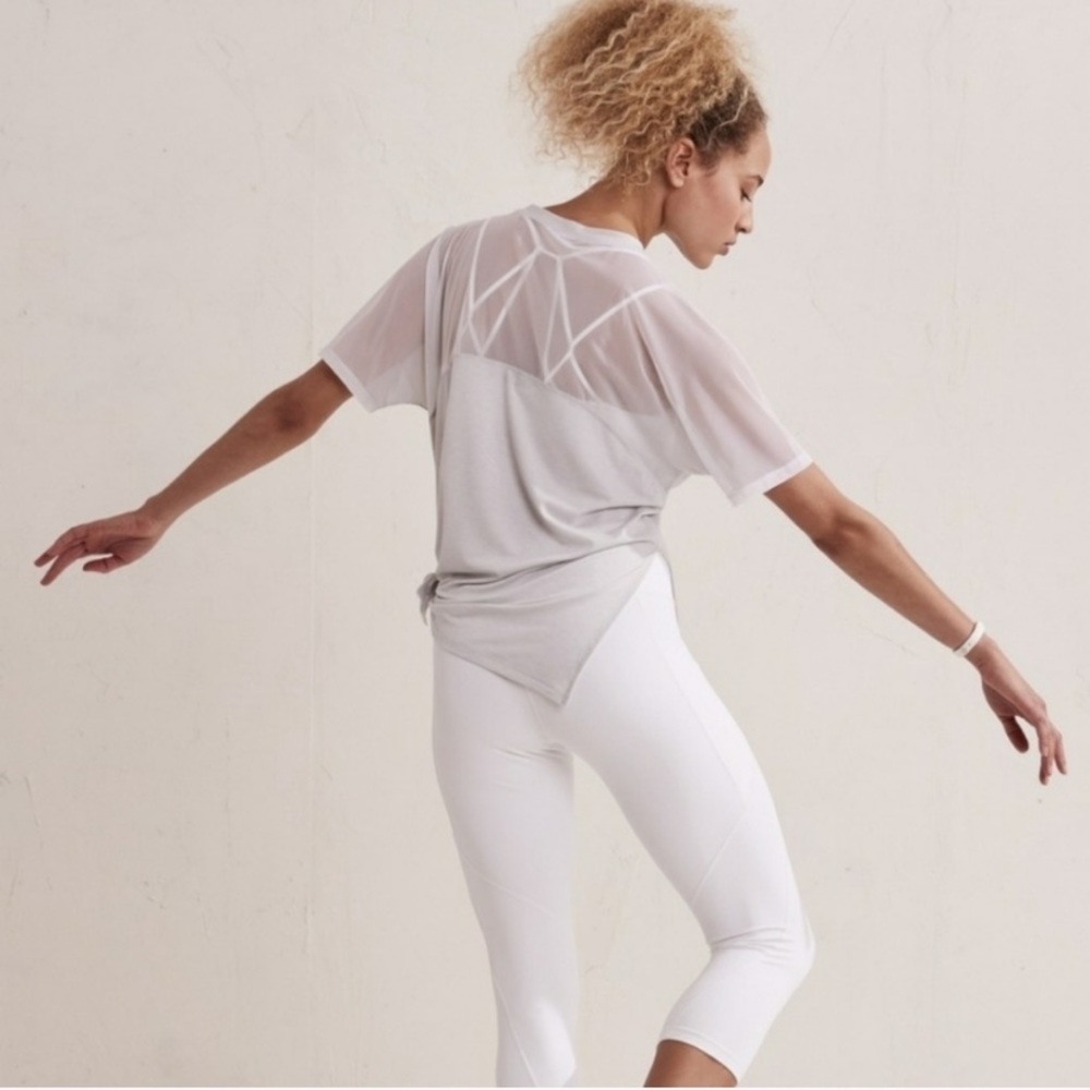 Athleta Wanderlust Mesh Hybrid Tee
